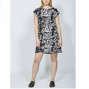 Osei duro The Deni silk raglan dress in labyrinth print